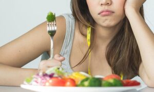 کدام مواد غذایی بعد از جراحی کوچک کردن معده ممنوع است؟